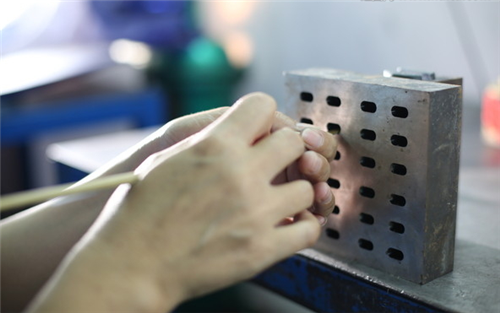 科翔模具_塑料模具注塑加工廠生產abs注塑件怎么才能增加光亮度？