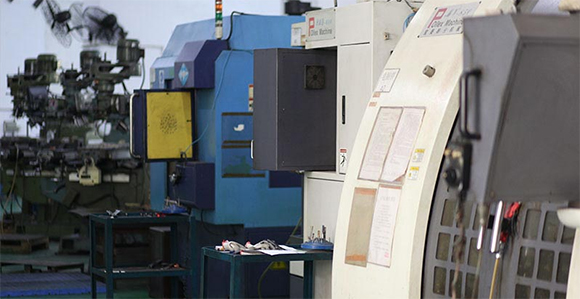 塑膠模具應用于新能源汽車領域？塑膠模具有哪些特點？